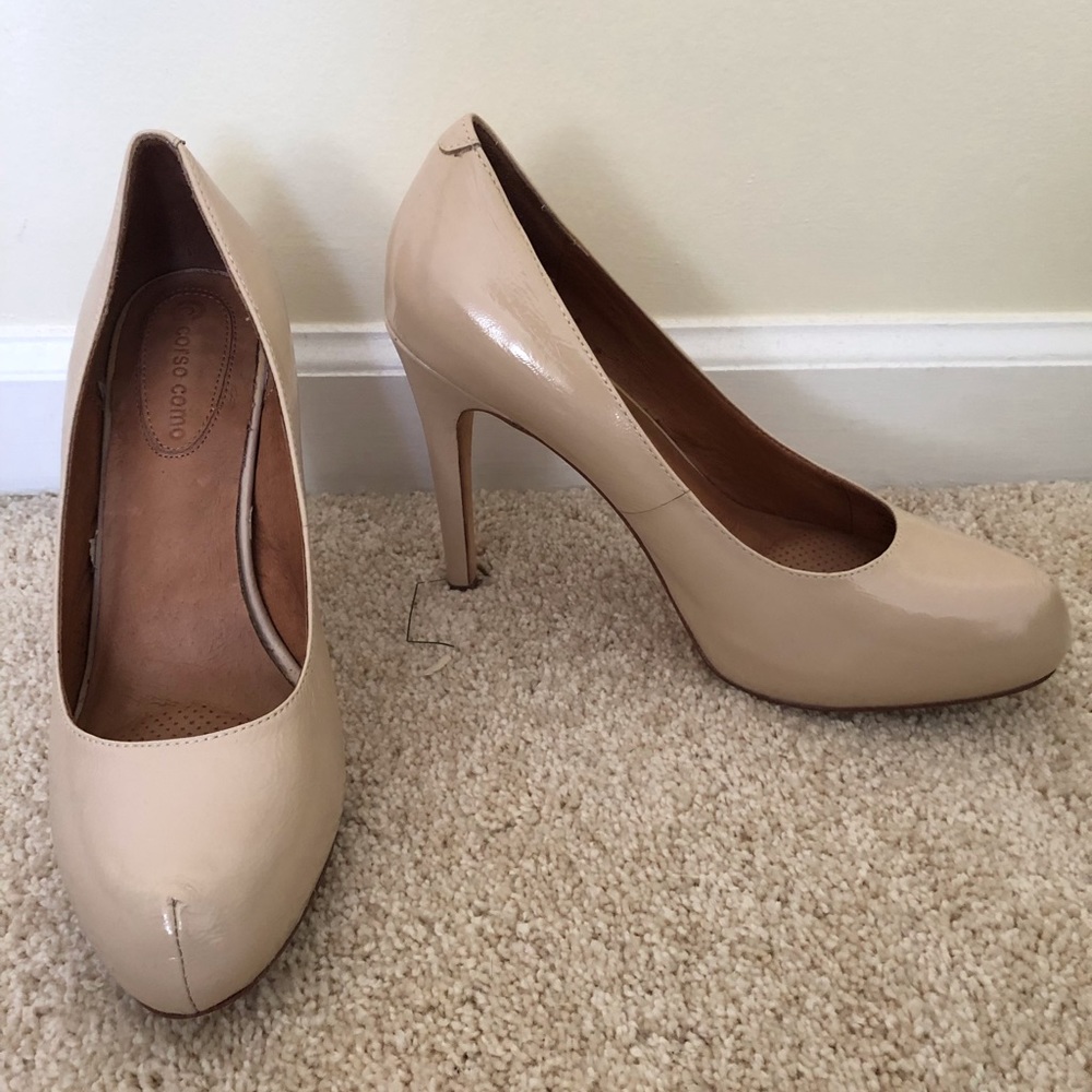 Nude patent leather Corso Como pumps